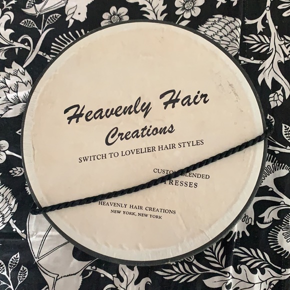 Vintage 1950s velvet pillbox hat w/ veil & hatbox - Picture 7 of 8